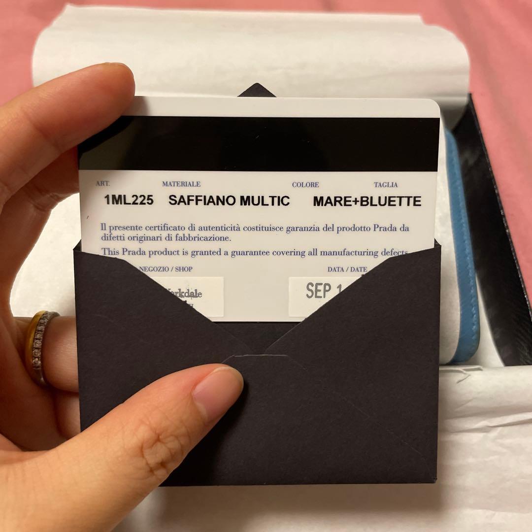 PRADA 二つ折り財布 ブルー