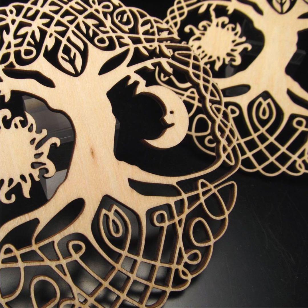 2A★特選NEW★木製☆お洒落で可愛い【北欧風デザインウッドコースター２枚】❤️