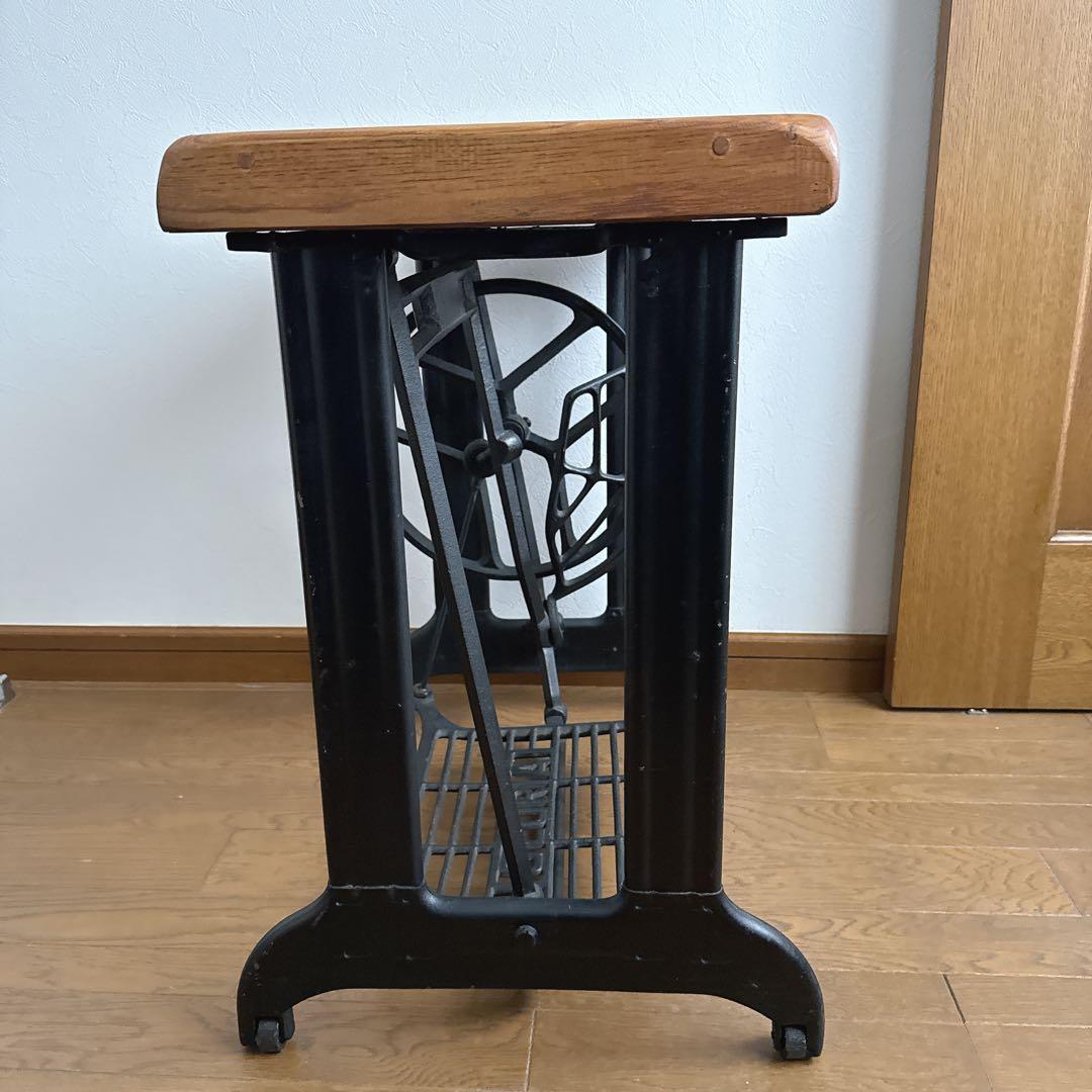 ミシン型テーブル　アンティーク風　小型　キャスター付き　アイアン　木製テーブル