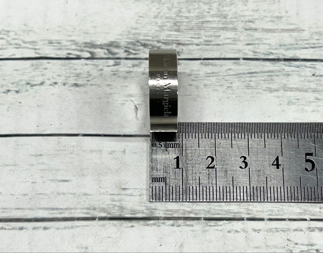 メゾンマルジェラ SM1UQ0082 メタルカラーロゴリング 21号　6952