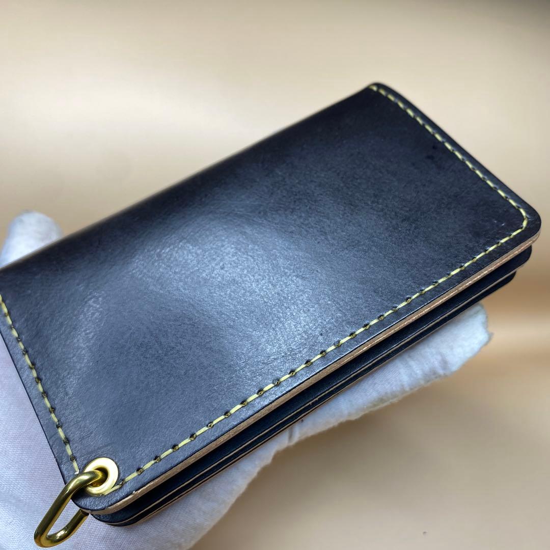 【無骨×上質】3層 丘染めブラック／ミドルトラッカーウォレットMTW