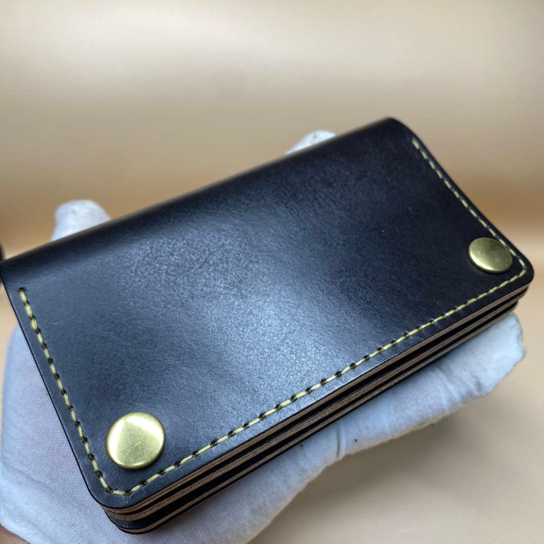 【無骨×上質】3層 丘染めブラック／ミドルトラッカーウォレットMTW