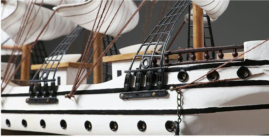 木製帆船の模型はアイデア装飾品を並べます