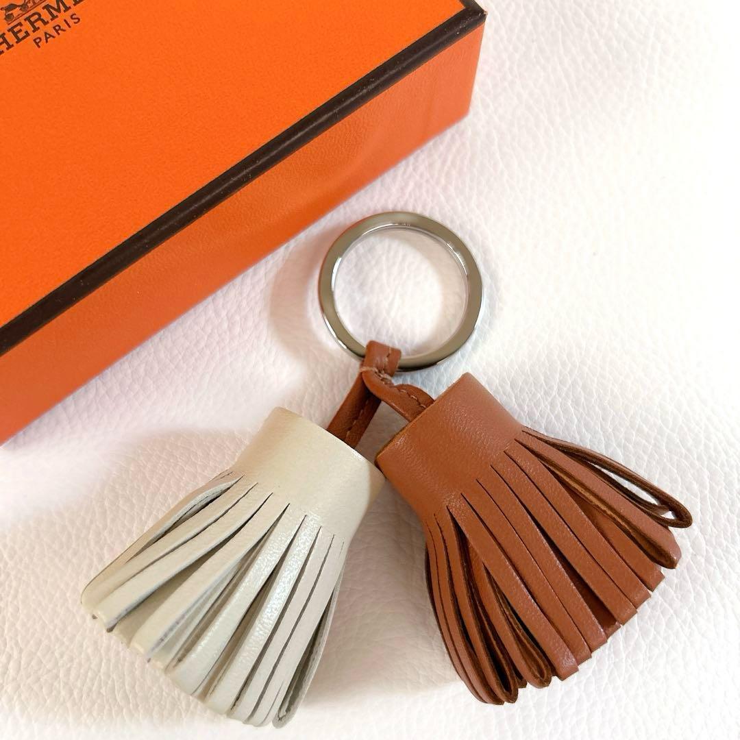 【未使用品】エルメス ウノドス カルメン チャーム キーリング