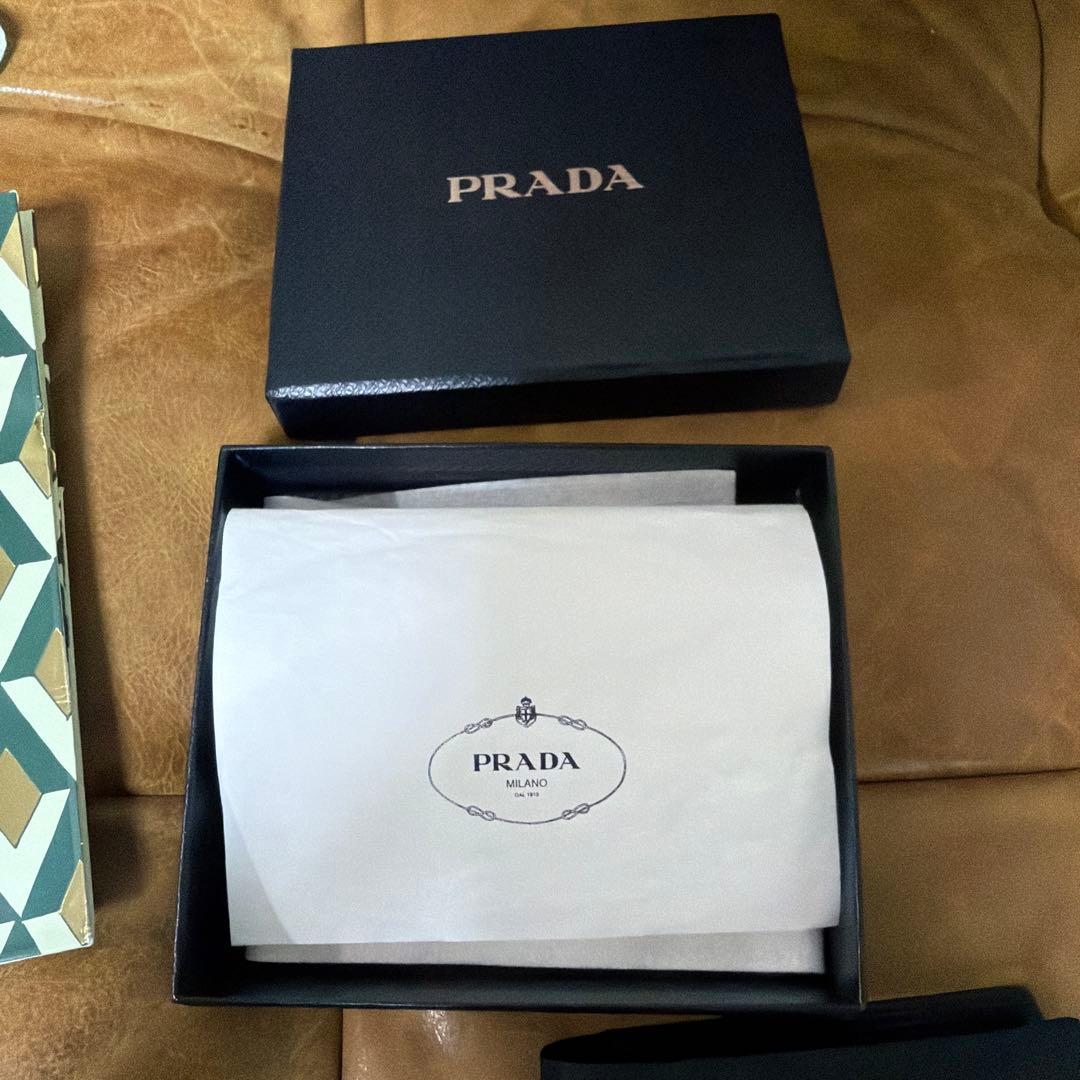 PRADA プラダ　スカル　二つ折り財布　ブラック　美品