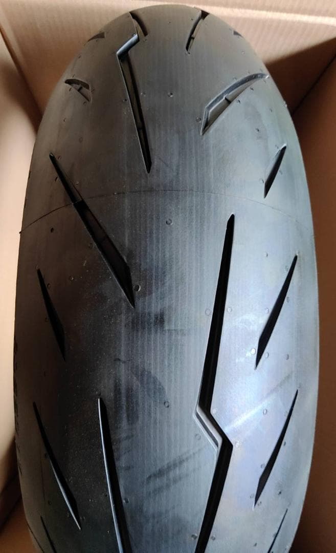 23年製室内保管バイクタイヤ ピレリディアブロ ロッソ4 190/55R17リア