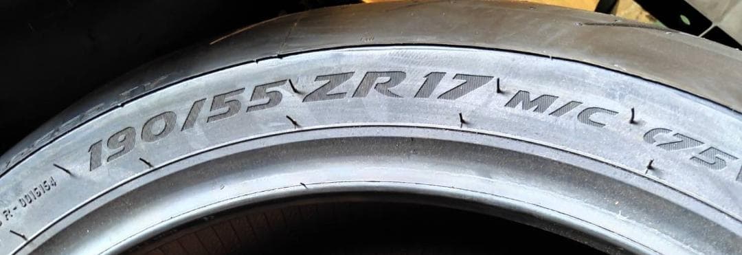 23年製室内保管バイクタイヤ ピレリディアブロ ロッソ4 190/55R17リア