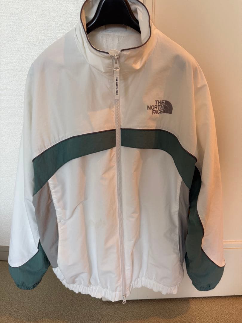 トキTHE NORTH FACE マウンテンパーカー ホワイト/グリーン