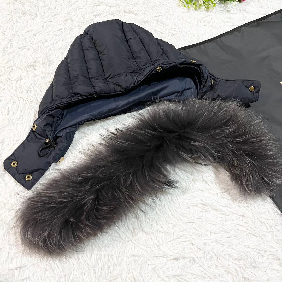 美品 タトラス オルシエラ 軽量ダウンベスト 紺　1 ラクーンファー　3way