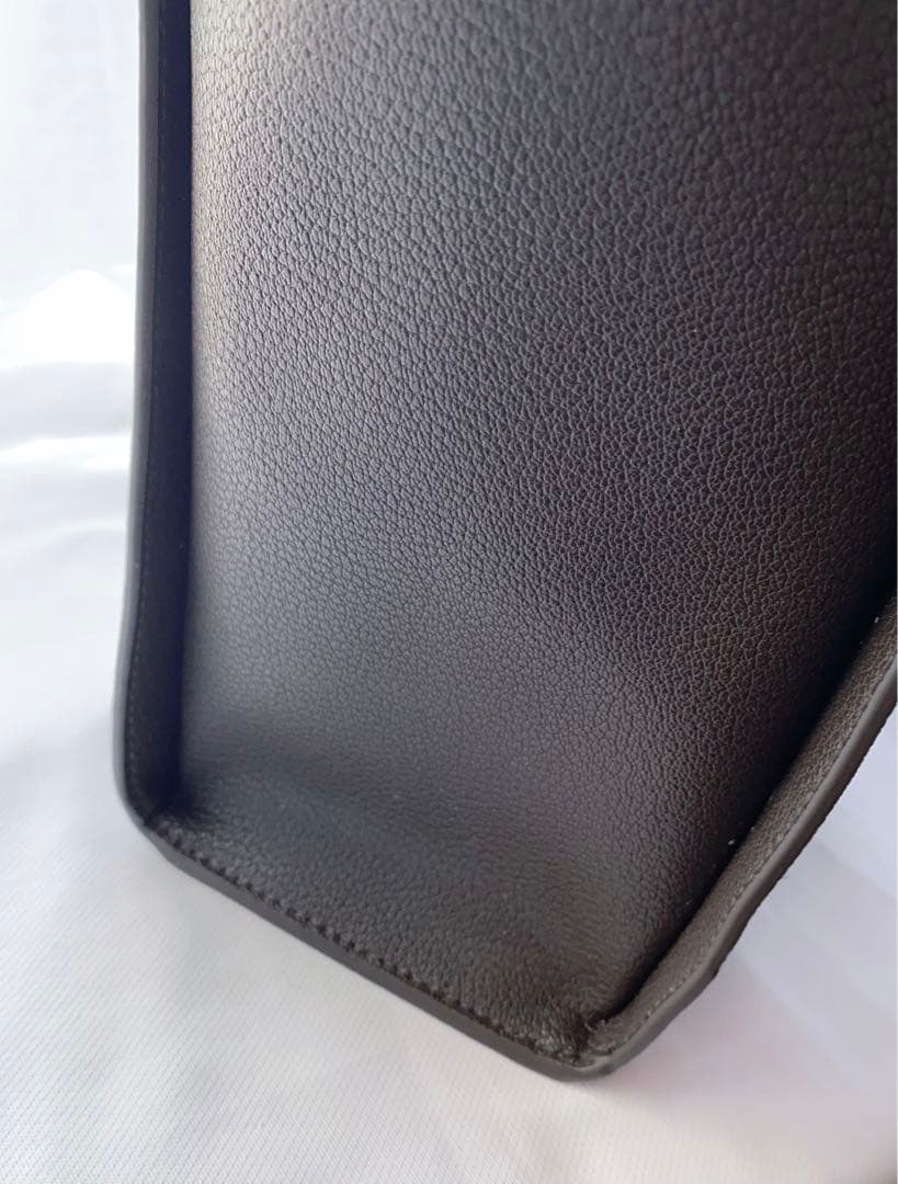 CHARLES & KEITH クラシックダブルハンドル トートバッグ　ブラウン