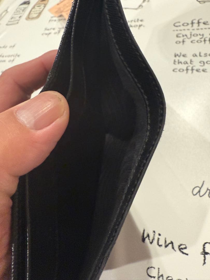 PRADA サフィアーノ 二つ折り財布　メンズ黒色