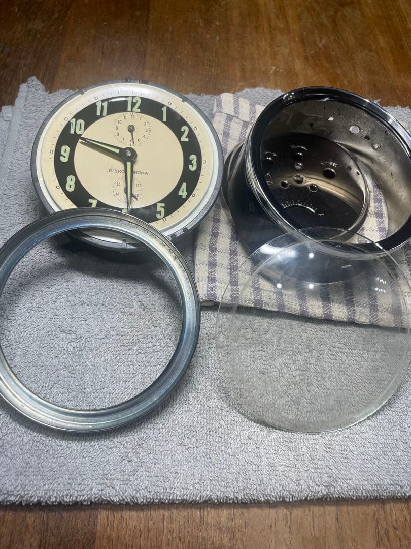 SEIKO CORONA 古くて重い目覚まし時計　Black と Beige 箱