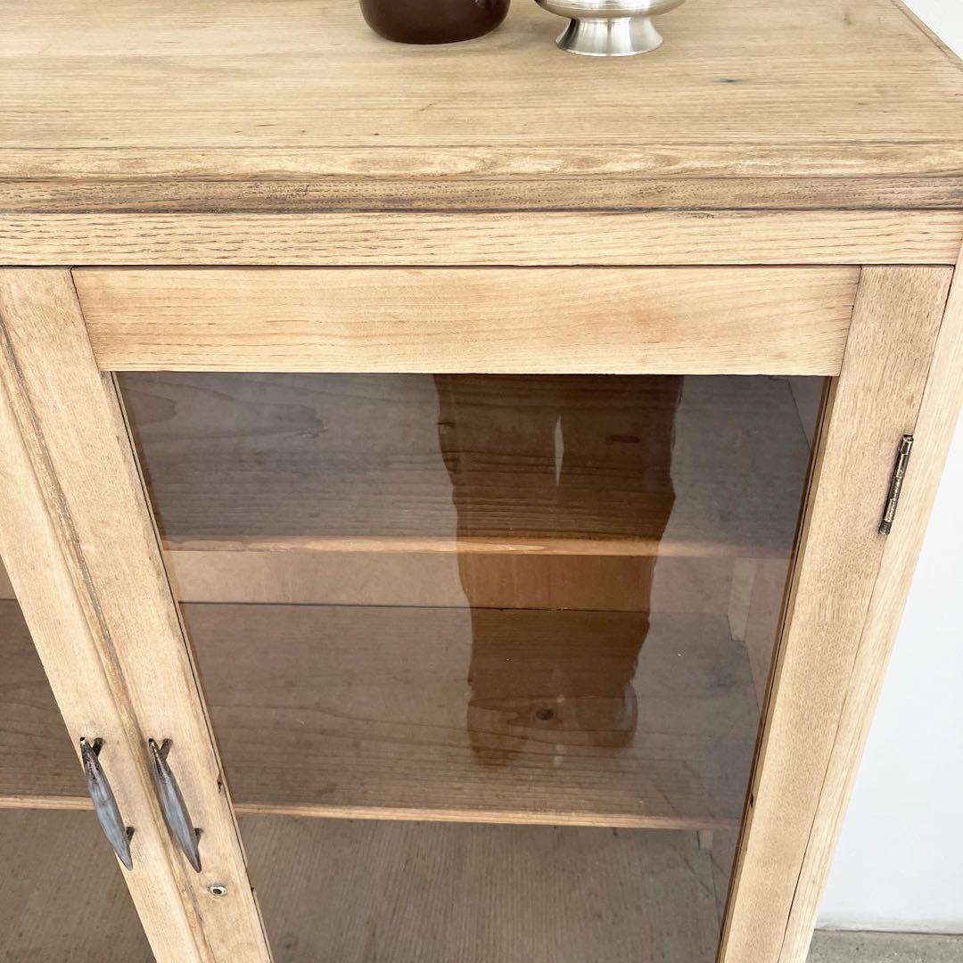 レトロ　ヴィンテージ　古家具　収納　食器棚　ガラス棚　ガラスキャビネット　剥離