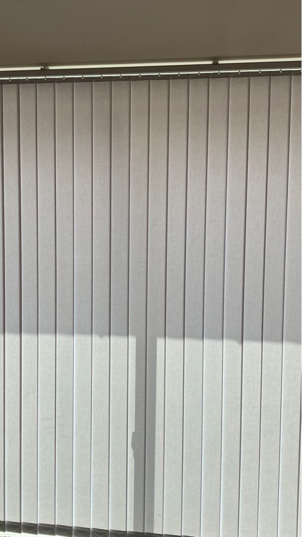 未使用ルーバー ニチベイ バーチカル グレイWH 100×2,297㎜ 29枚
