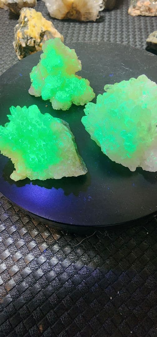 蛍光アラゴナイト クラスター　３セット