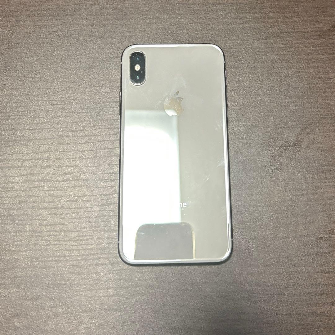 B*2様 iPhoneシルバー 中古品 SIMフリー