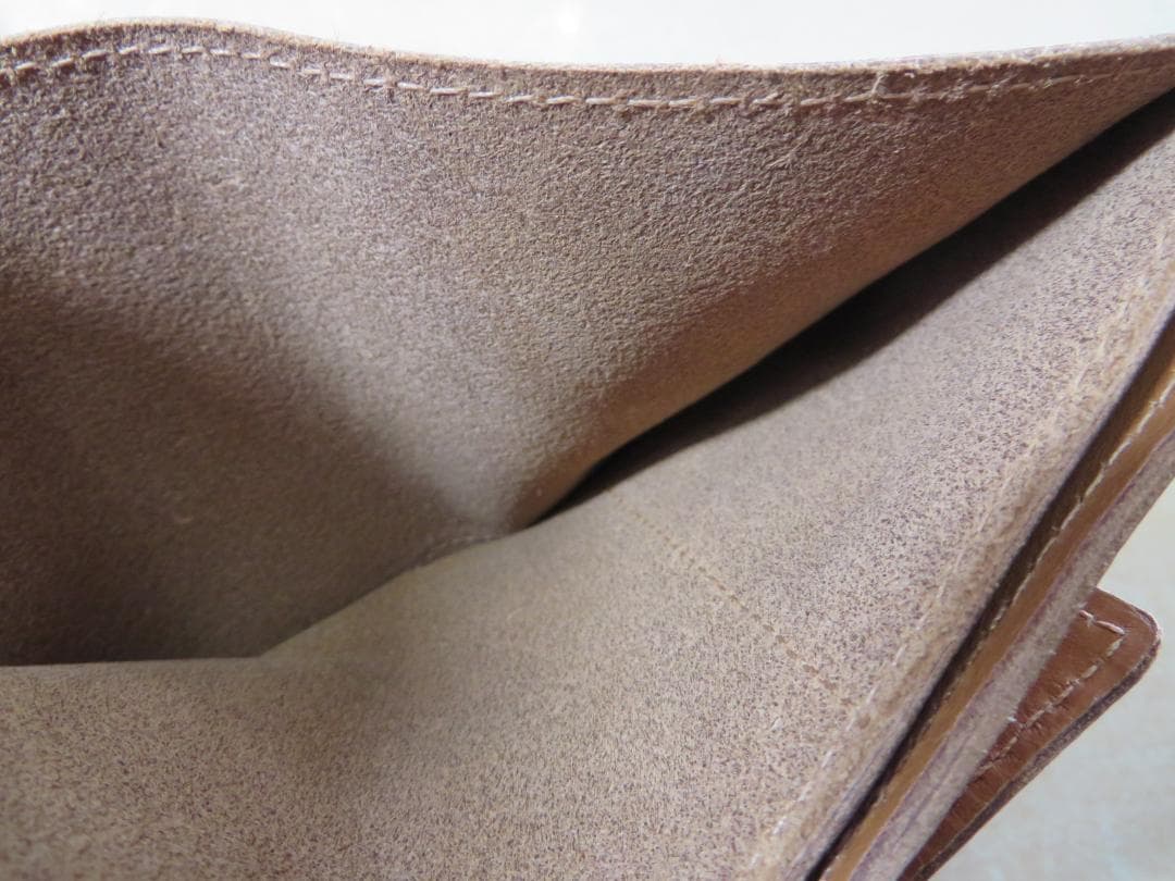 新作IL BISONTEイルビゾンテ スクエア二つ折り財布　未使用同様