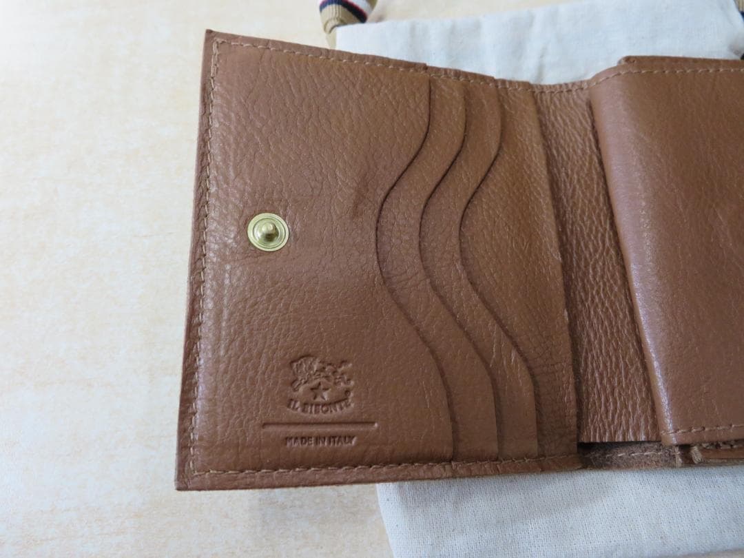 新作IL BISONTEイルビゾンテ スクエア二つ折り財布　未使用同様