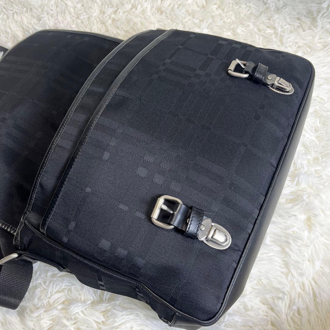 極美品✨ バーバリー ショルダーバッグ 黒 ノバチェック ロゴ型押し 大容量