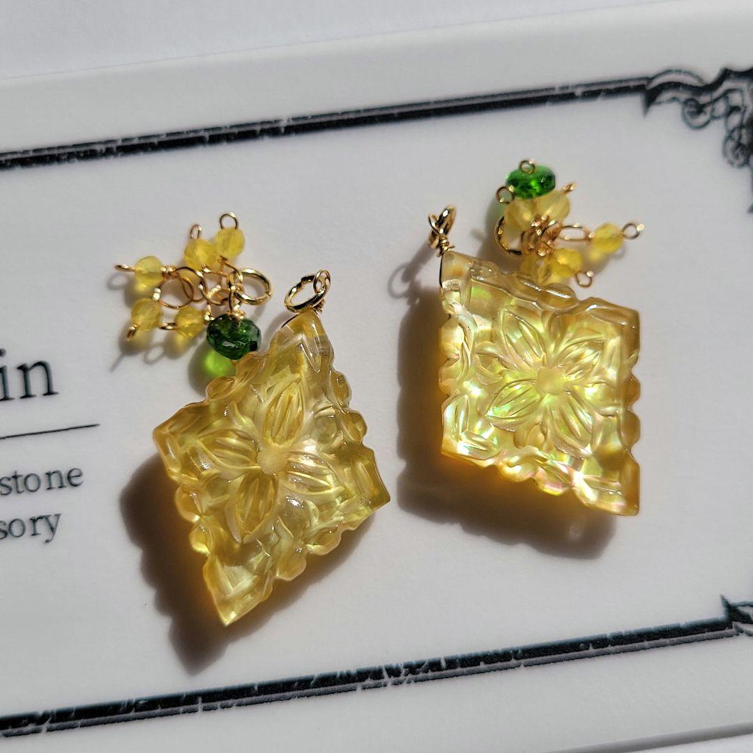 ハニーフラット様 イエローシェル×マザーオブパール フラワーカービングピアス