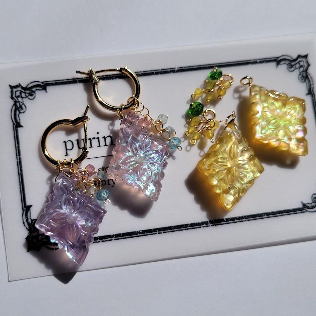 ハニーフラット様 イエローシェル×マザーオブパール フラワーカービングピアス