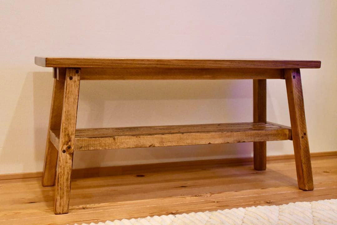 ハンドメイド木製スツール　ベンチ　下部棚付き