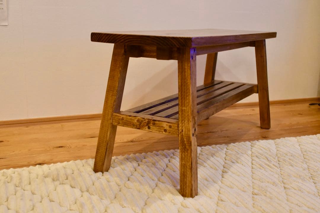 ハンドメイド木製スツール　ベンチ　下部棚付き