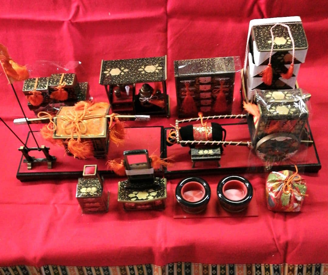 40号特選蒔絵つき雛道具箱と掛盤膳揃いセット