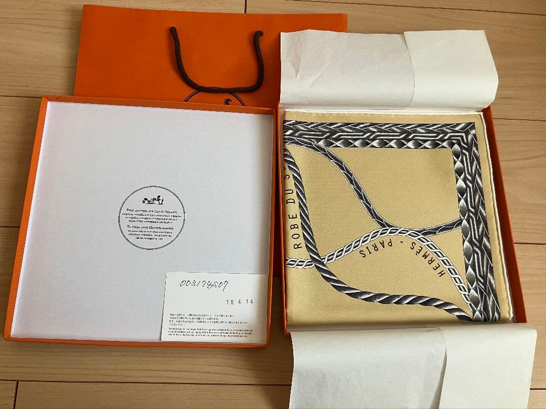 新品•未使用　HERMES ROBE DU SOIRスカーフ90cm　付属品有