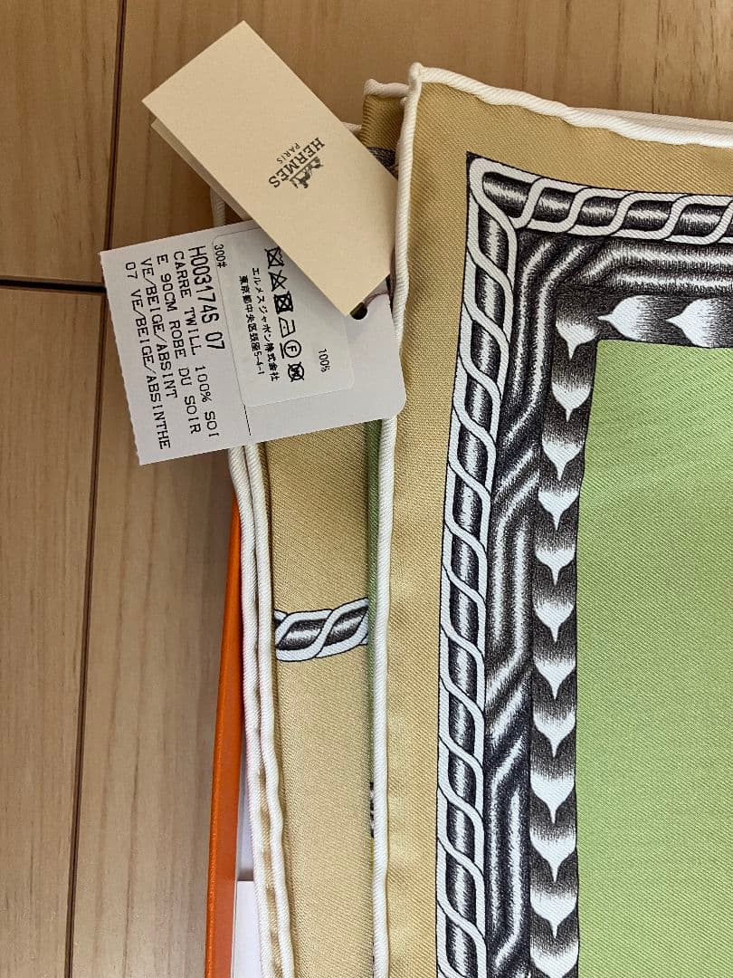 新品•未使用　HERMES ROBE DU SOIRスカーフ90cm　付属品有