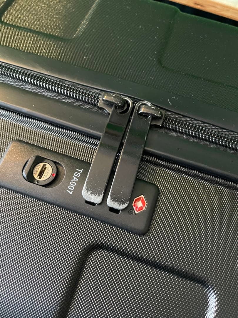 無印良品　ハードキャリーケース　62L 中型　TSAロック付き　黒　スーツケース