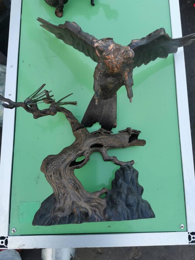 鋳物の置物（鷲　他）