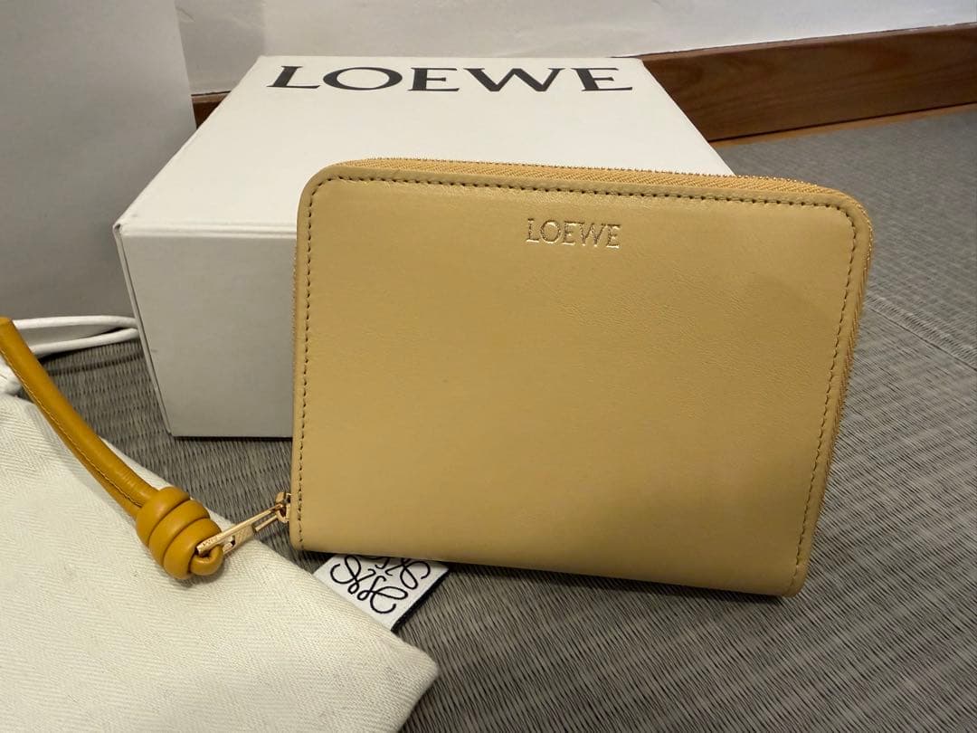 新品ロエベ ノットコンパクトジップアラウンド シャイニーナパカーフ 二つ折り財布