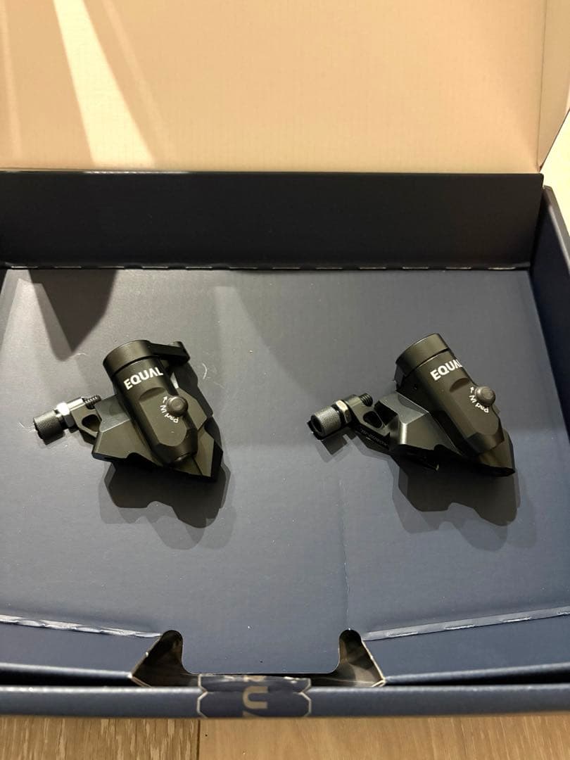 グロータック 【equal】 ブレーキキャリパー