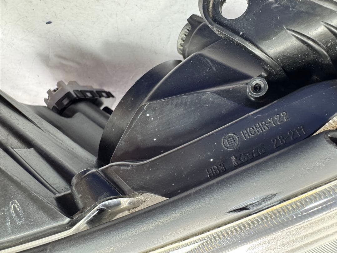 エスティマ　ACR50W　中期　ヘッドライト　左右　コイト　28-217 HID