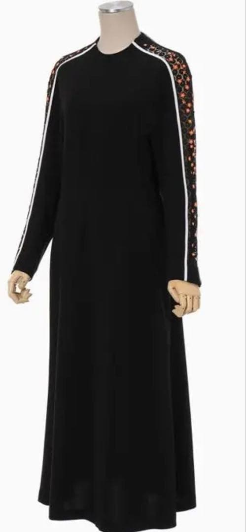 マメ　Osmanthus Motif Embroidery Dress