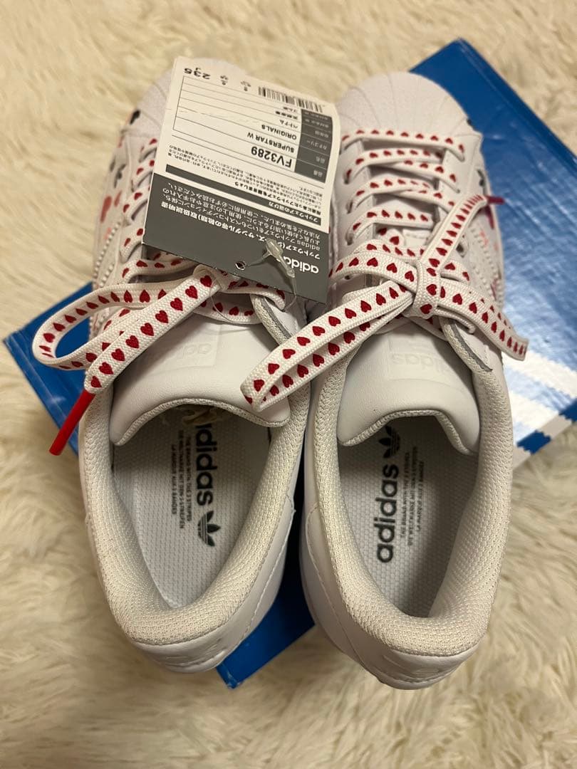 adidas Superstar ホワイト ハート柄