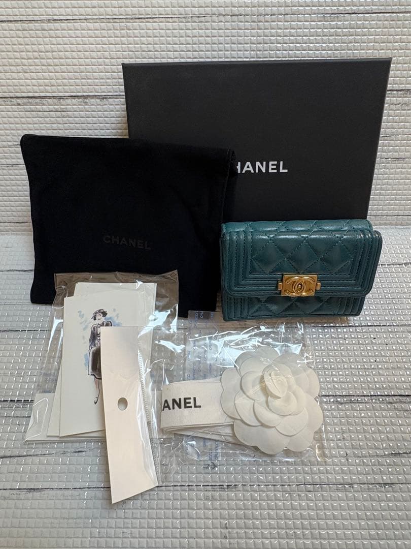 CHANEL 三つ折り財布　ラムスキン