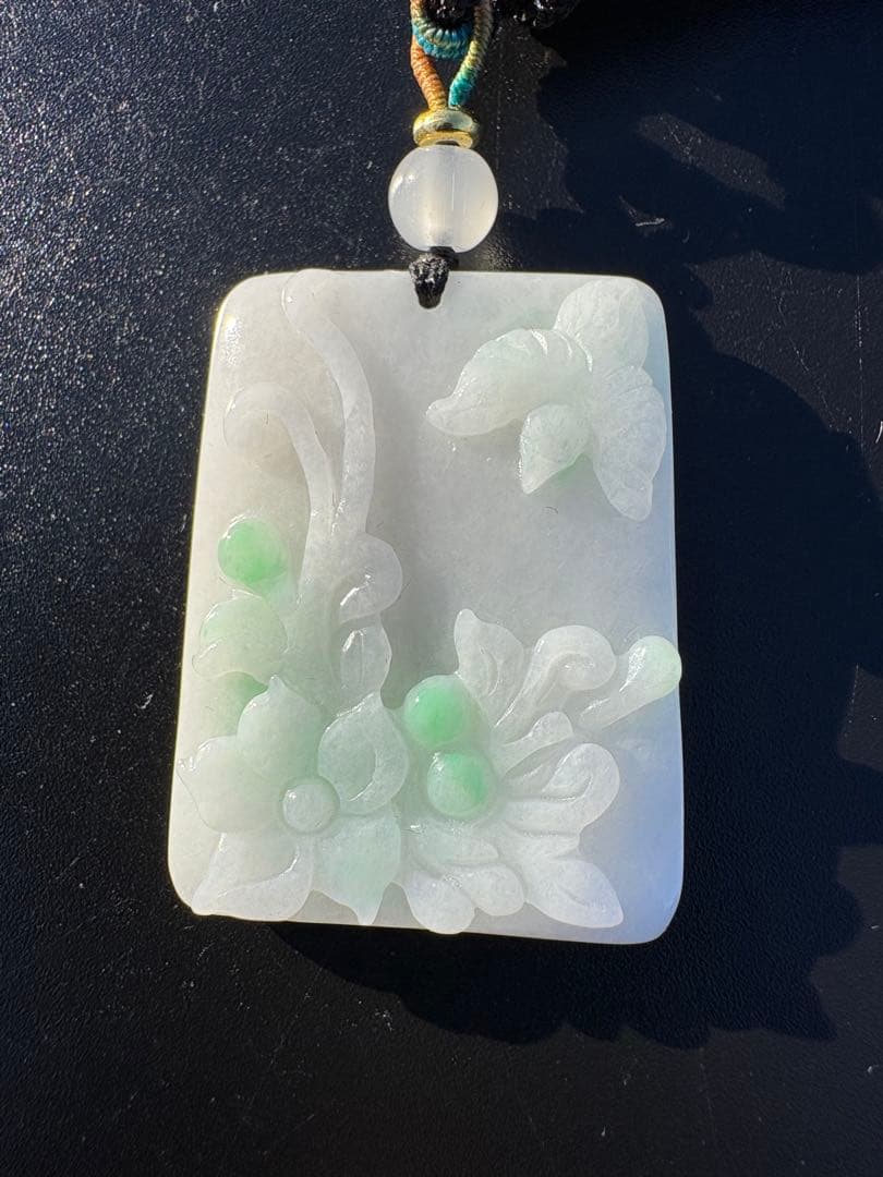 ❤️精巧に両面　彫刻された花と小鳥✳綺麗　ペンダント　高品質A 天然本翡翠　無処理