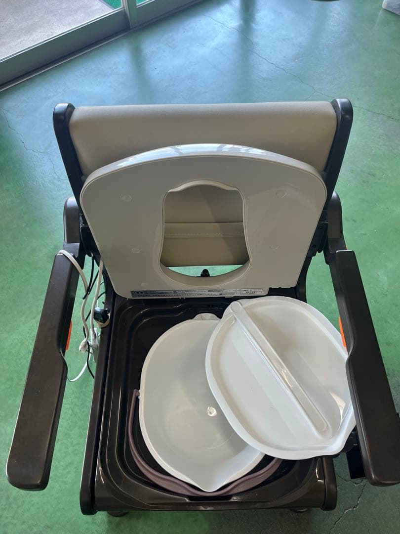 Panasonic 家具調ポータブルトイレ　座楽　便座ヒーター　脱臭機能　介護