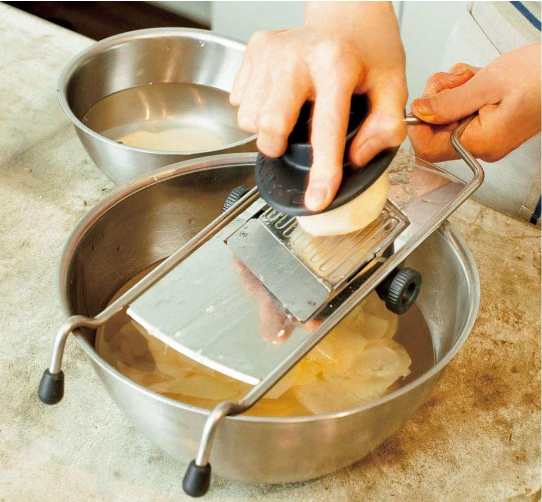 ドイツ製　ガード付き　ステンレススライサー