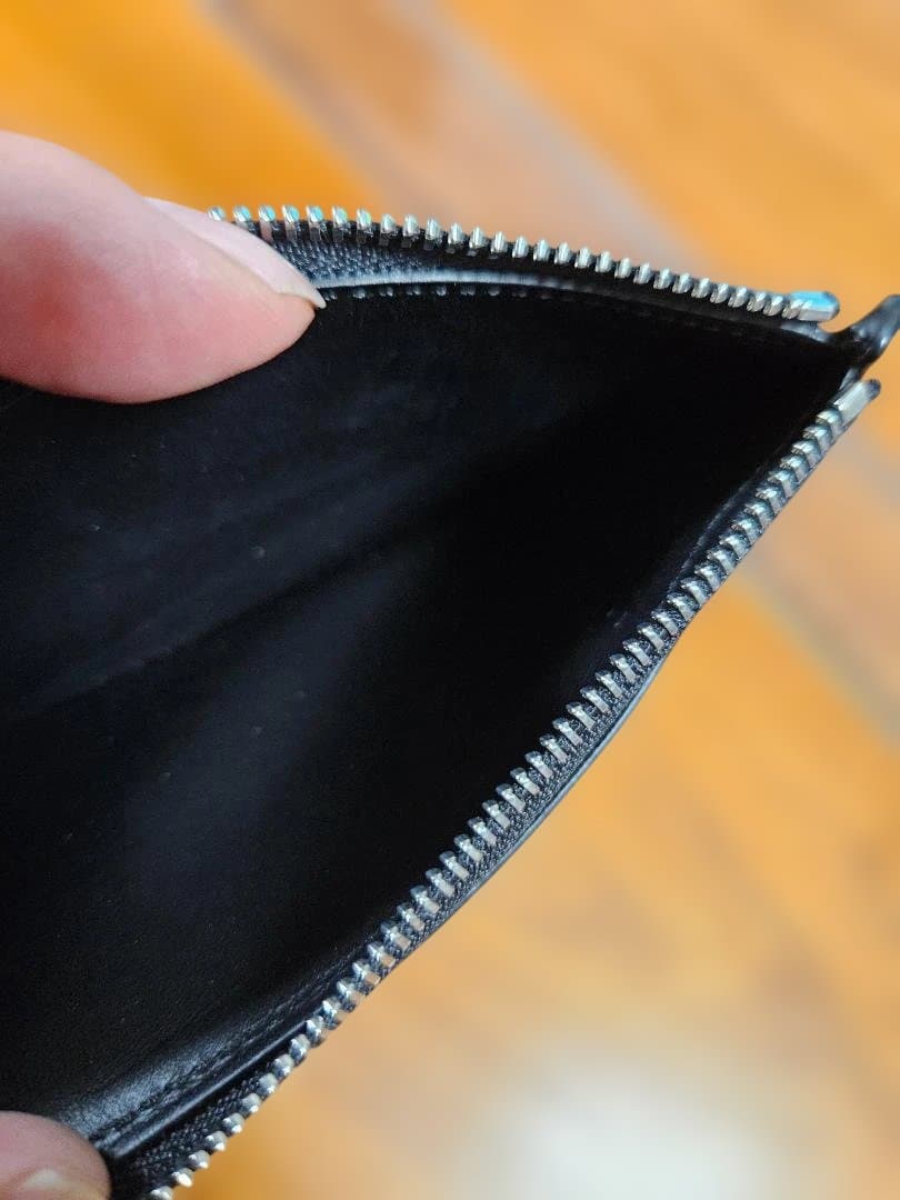 LOEWE黒いレザーケース