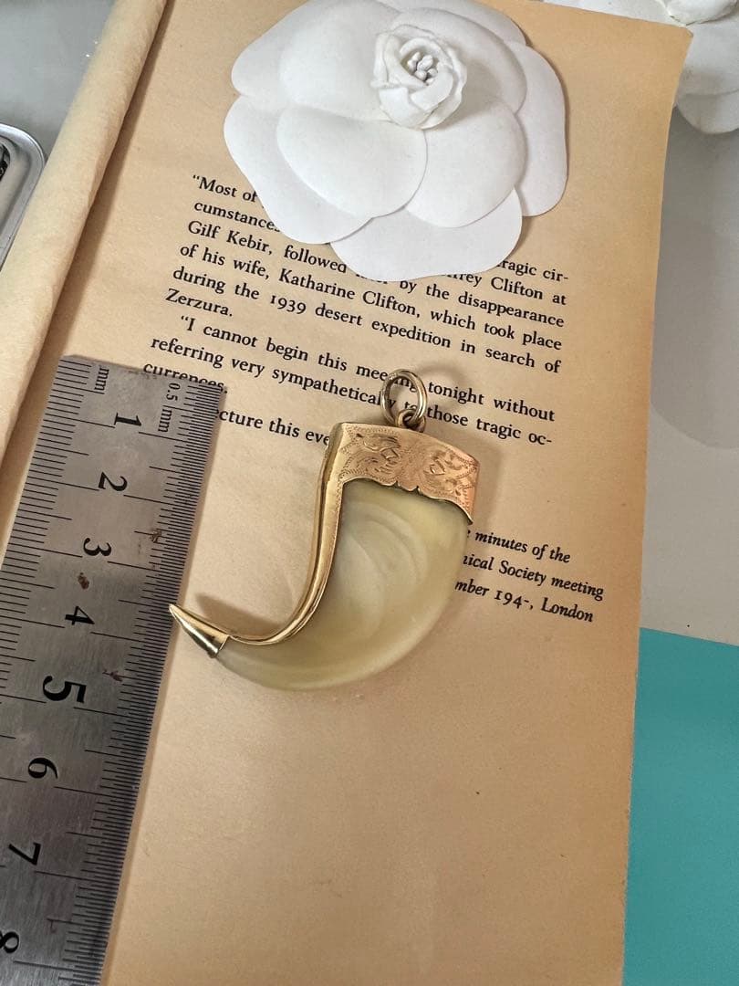 希少　k18イギリスアンティークネックレスペンダント　爪形ペンダント