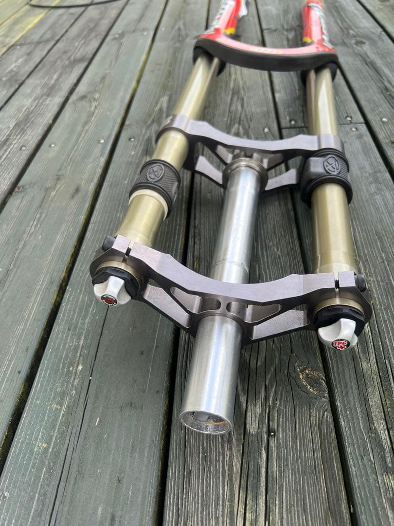 Manitou Xvert サスペンションフォーク