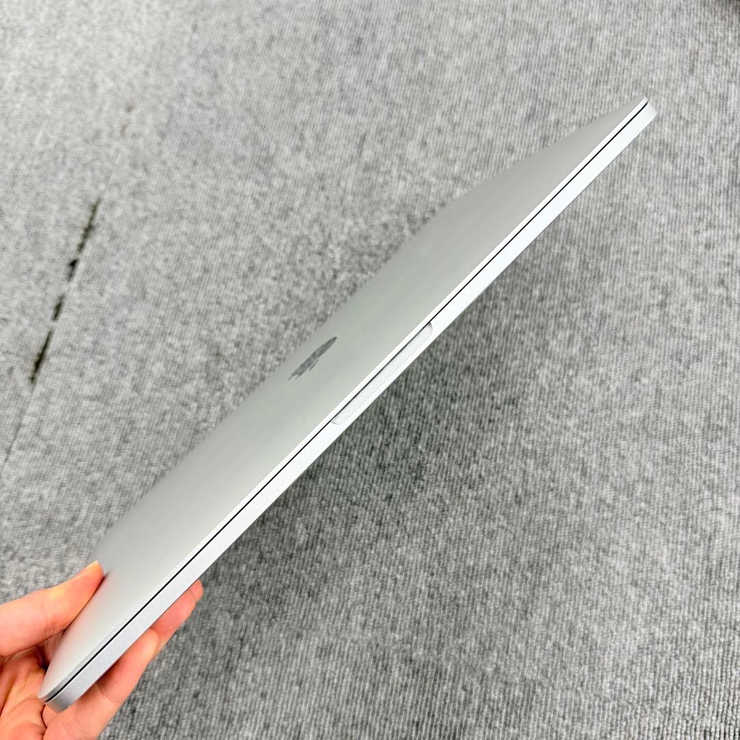 Macbook Pro 2017 13 インチ 16GB/512GB シルバー