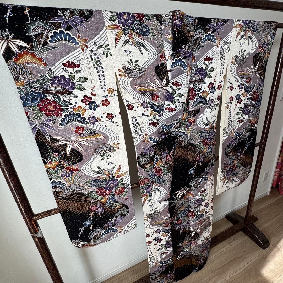 超美品　袷　広襟　振袖　現代　振袖　成人式　着物　166　現代　ふくれ織　黒　白