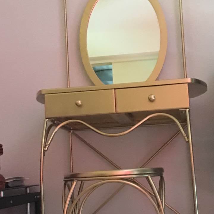 緊急値下げ金色の鏡 ドレッサー 椅子付き 値下げ キャバ ホスト