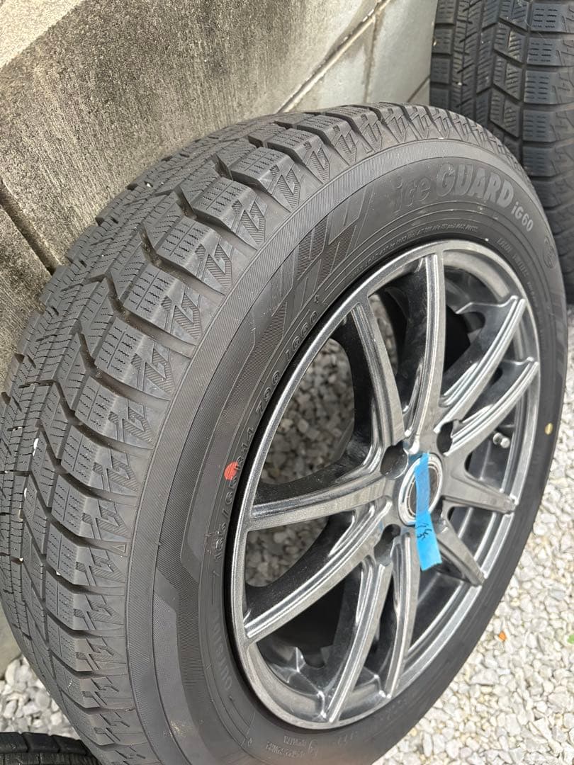 スタッドレスタイヤホイル付き２本