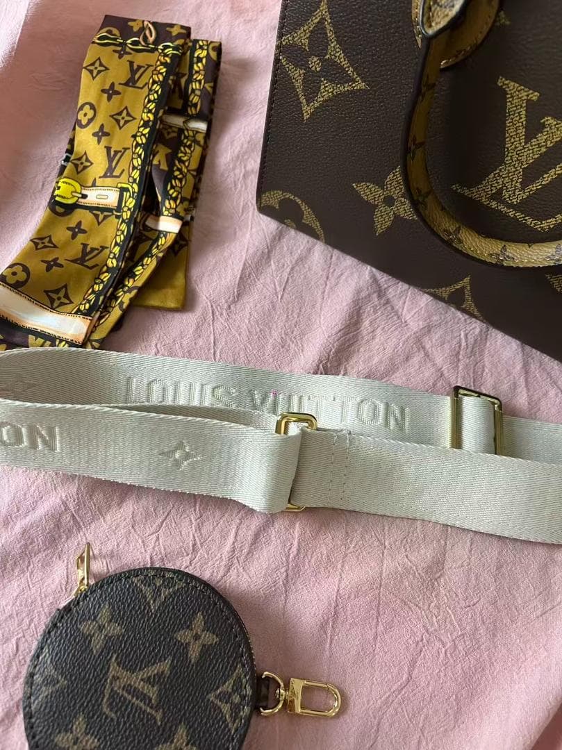 Louis Vuitton オンザゴー バッグ