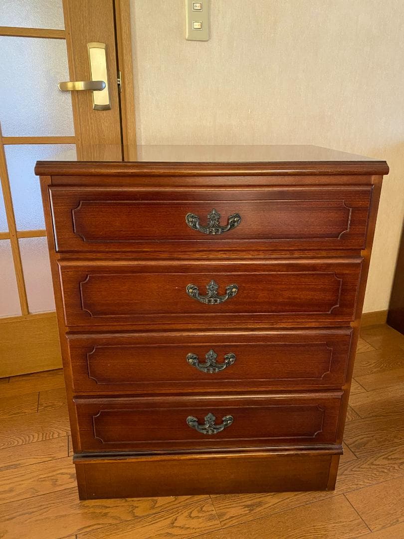 カリモク ブラウン木製チェスト 4段引き出し コロニアル